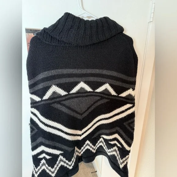 BCBG Max Azria OS Alpaca & Wool Black Peru Fair Isle Sweater Turtleneck Poncho - Picture 3 of 3